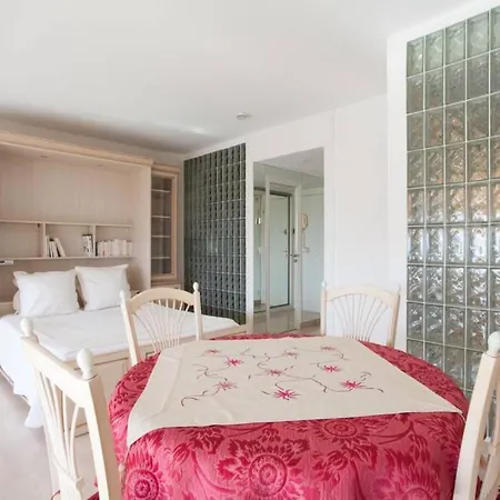 Studio Standing Vue 2 Pers. 5 Min.cannes Apartment *