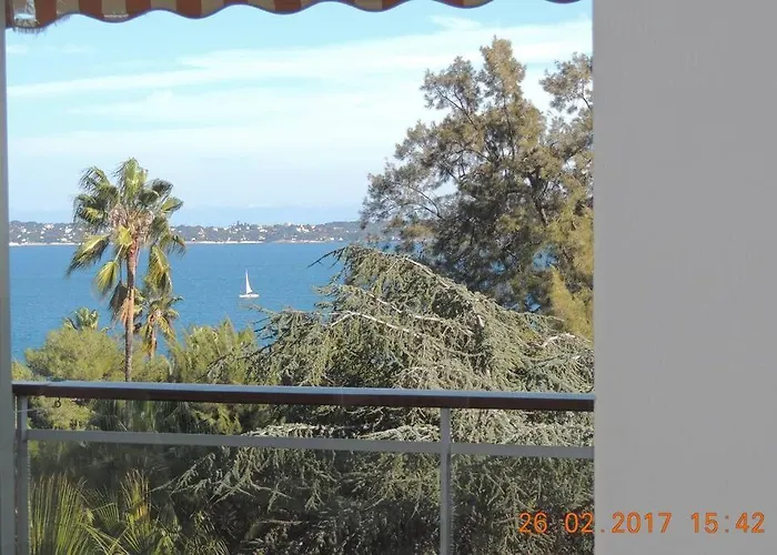 Studio Standing Vue 2 Pers. 5 Min.cannes Apartment *