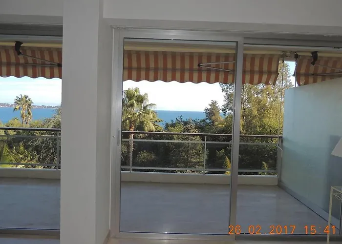 Studio Standing Vue 2 Pers. 5 Min.cannes