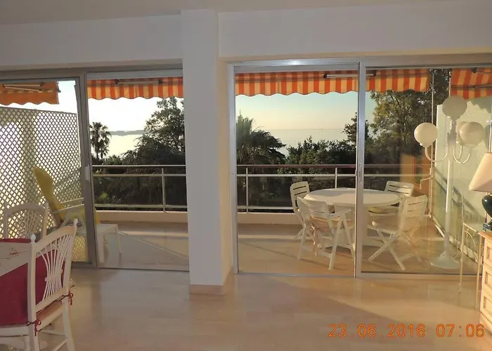Studio Standing Vue 2 Pers. 5 Min.cannes Apartment *